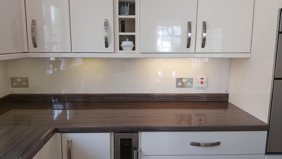 white kitchen splashback 1